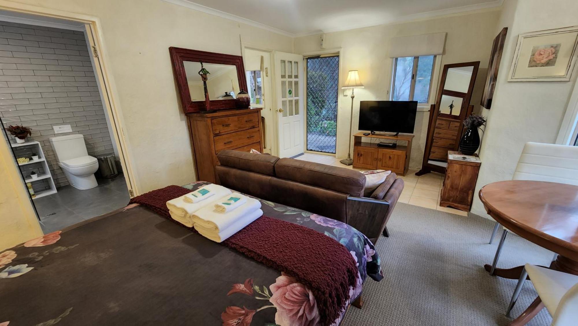 Riesling Trail & Clare Valley Cottages Стая снимка