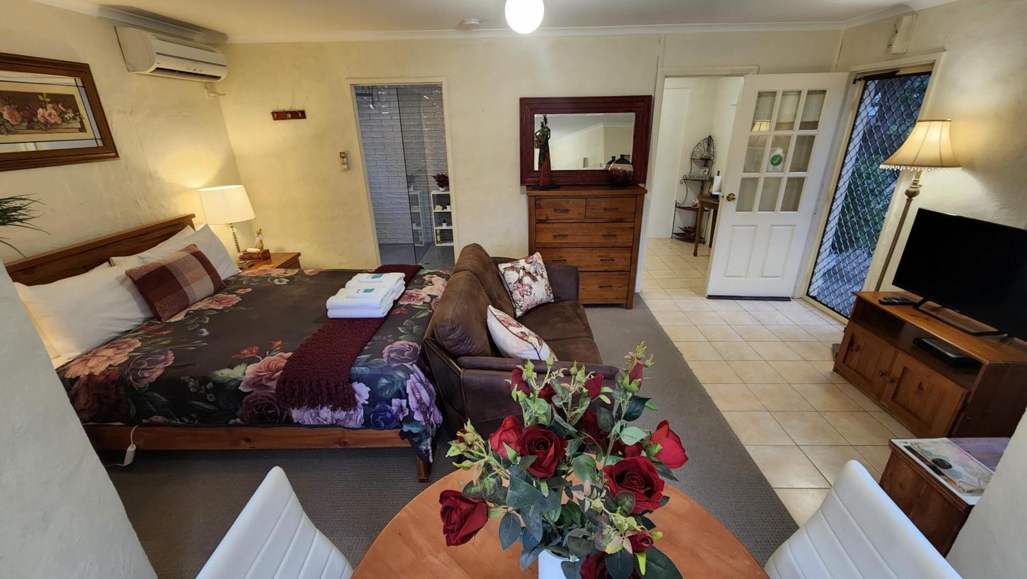 Riesling Trail & Clare Valley Cottages Стая снимка