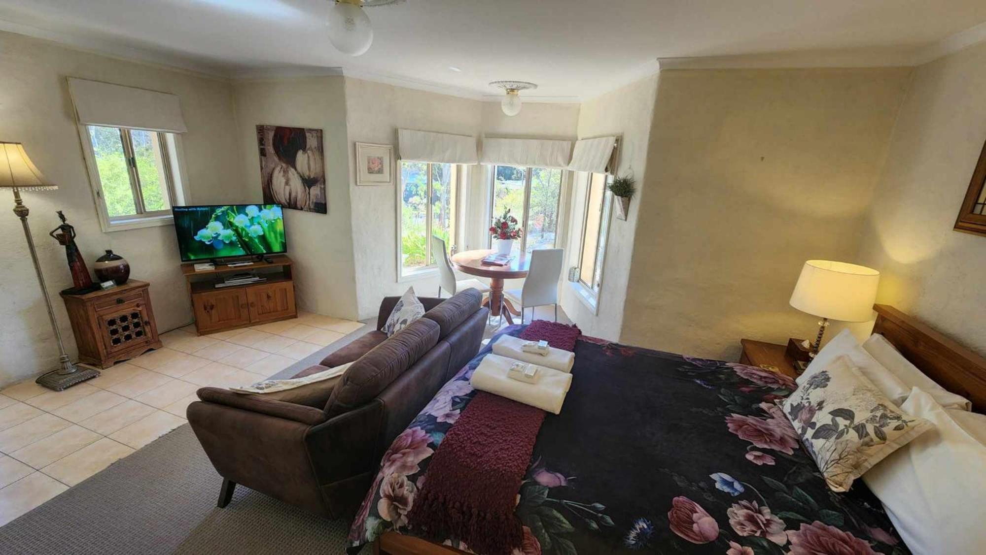 Riesling Trail & Clare Valley Cottages Стая снимка
