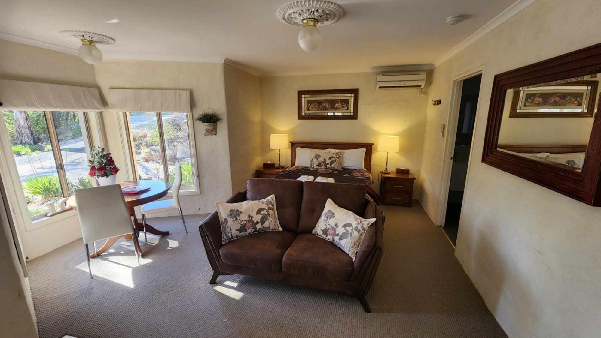 Riesling Trail & Clare Valley Cottages Стая снимка