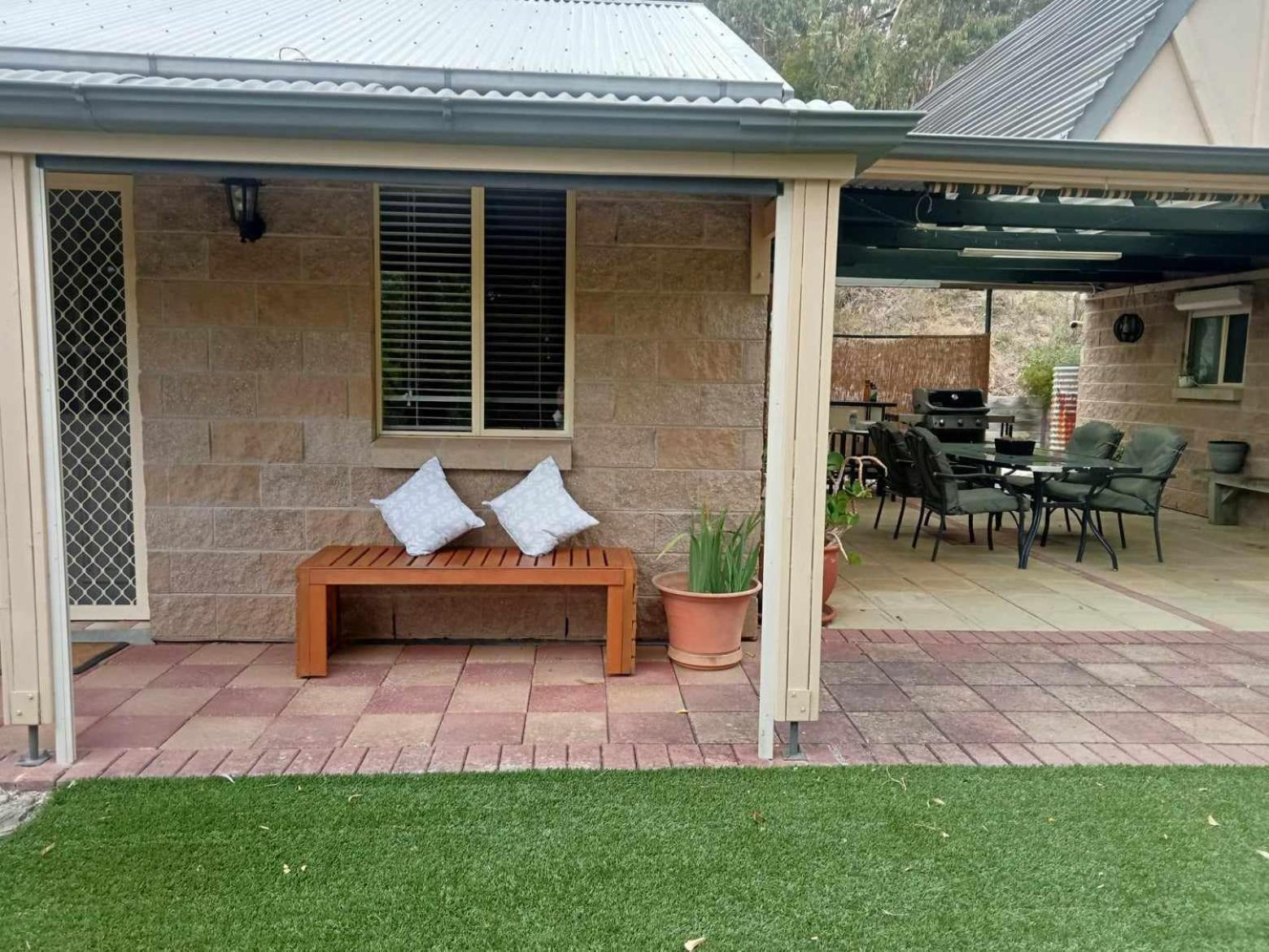 Riesling Trail & Clare Valley Cottages Стая снимка